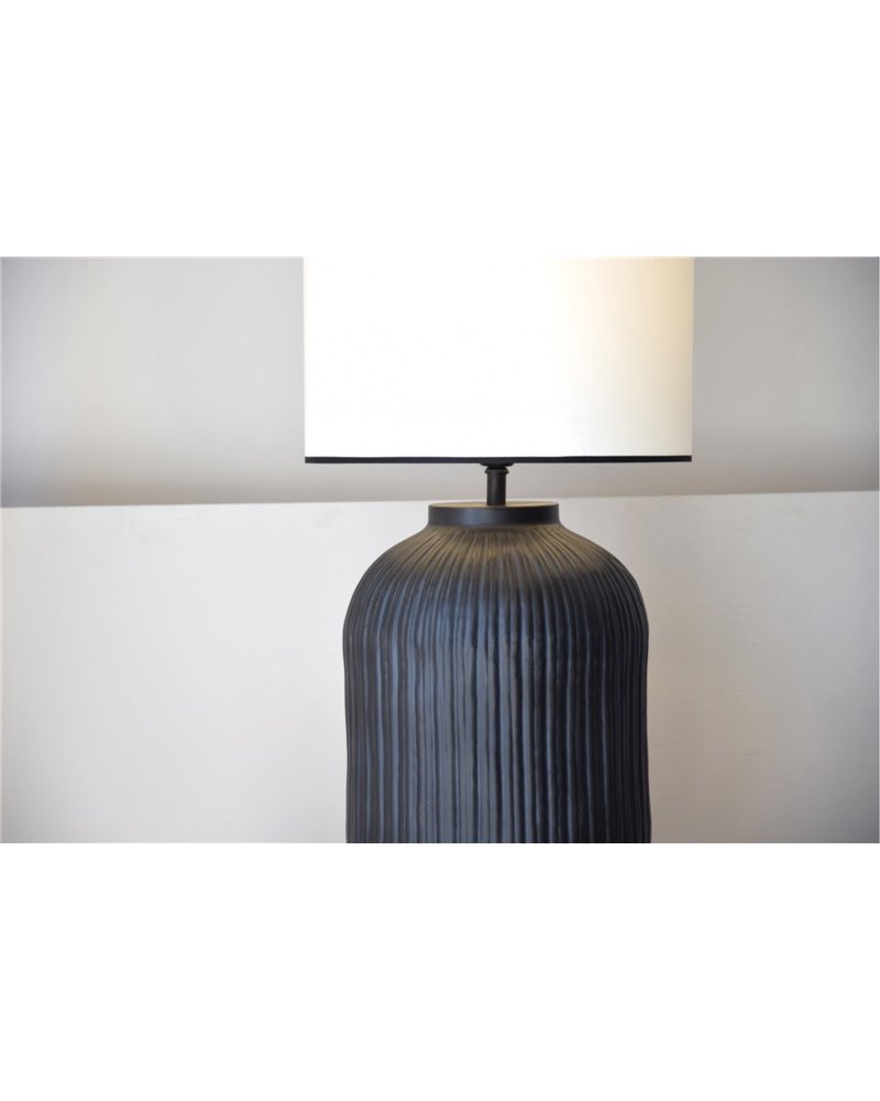 LÁMPARA DE MESA METAL N6 CON PANTALLA