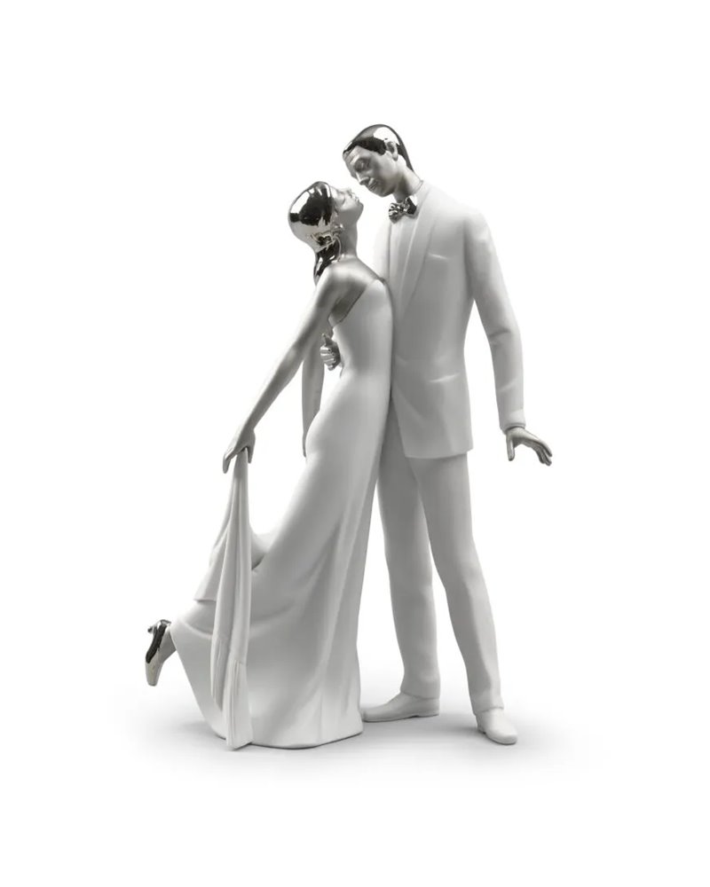 Figura joven pareja Feliz aniversario. Lustre plata Figura joven pareja Feliz aniversario. Lustre plata