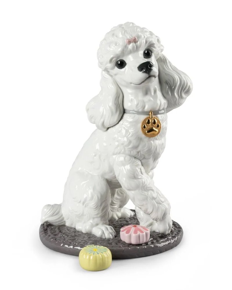 Figura perro Caniche con mochis Figura perro Caniche con mochis