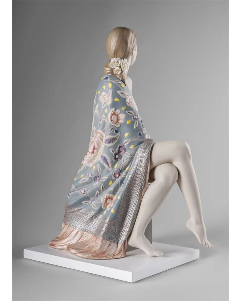 Escultura Desnudo con mantón. Metalizado