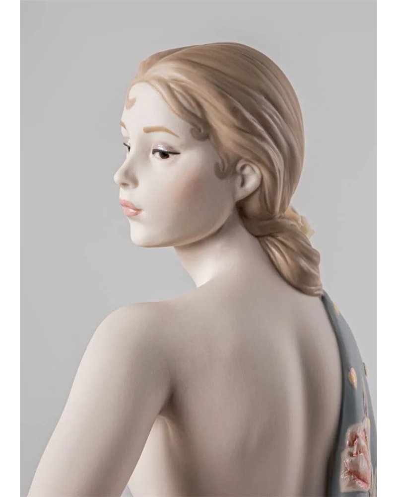 Escultura Desnudo con mantón. Metalizado
